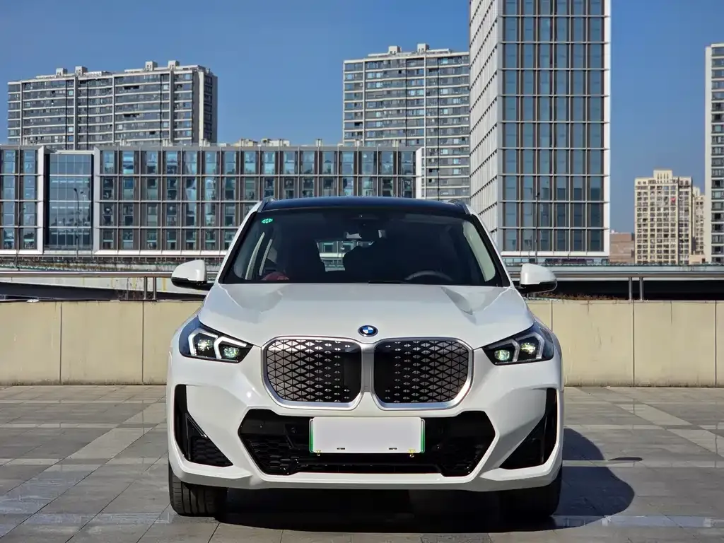 BMW iX1 2025 из CN, фото 8