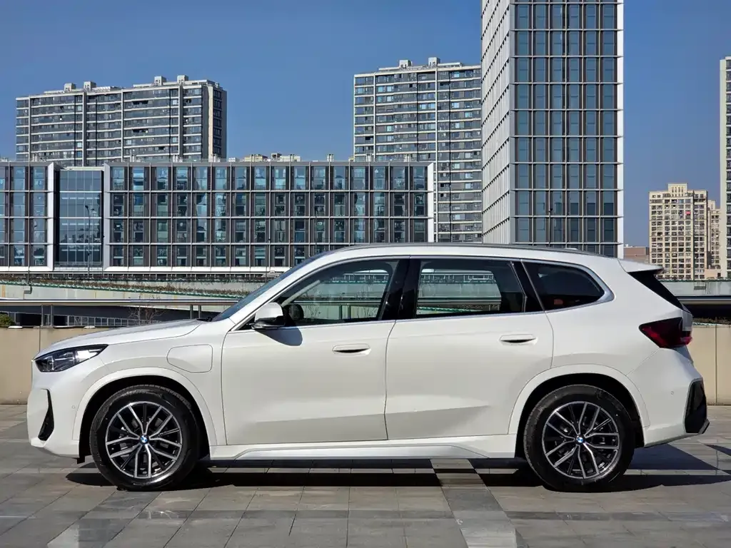 BMW iX1 2025 из CN, фото 9