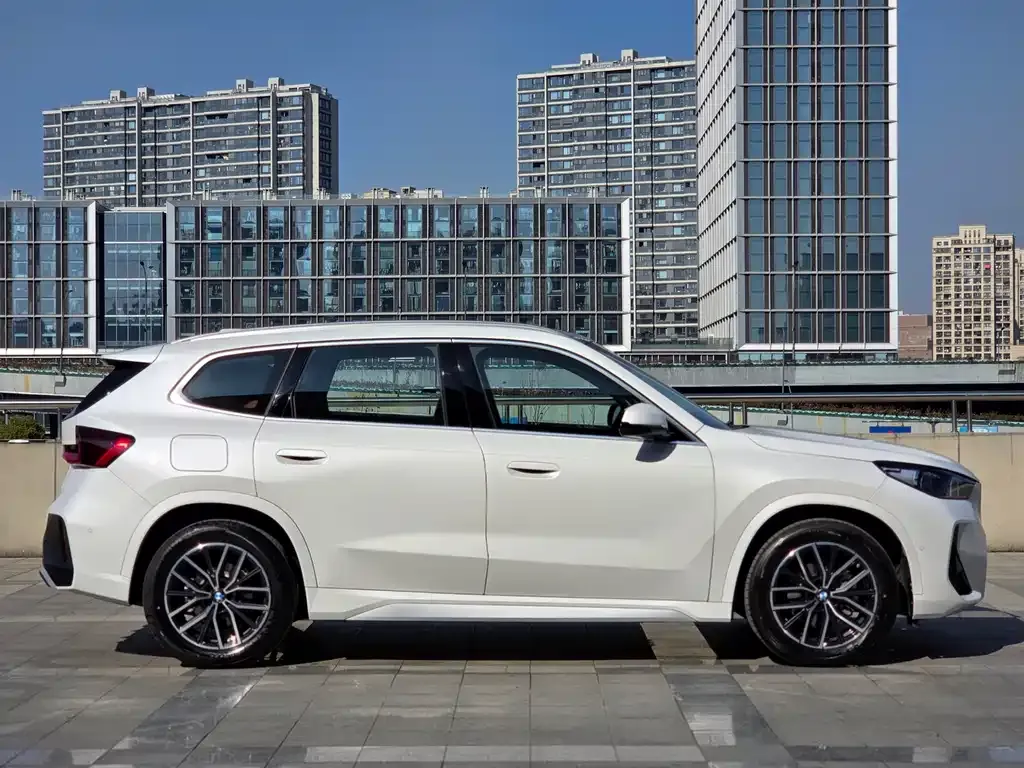 BMW iX1 2025 из CN, фото 10
