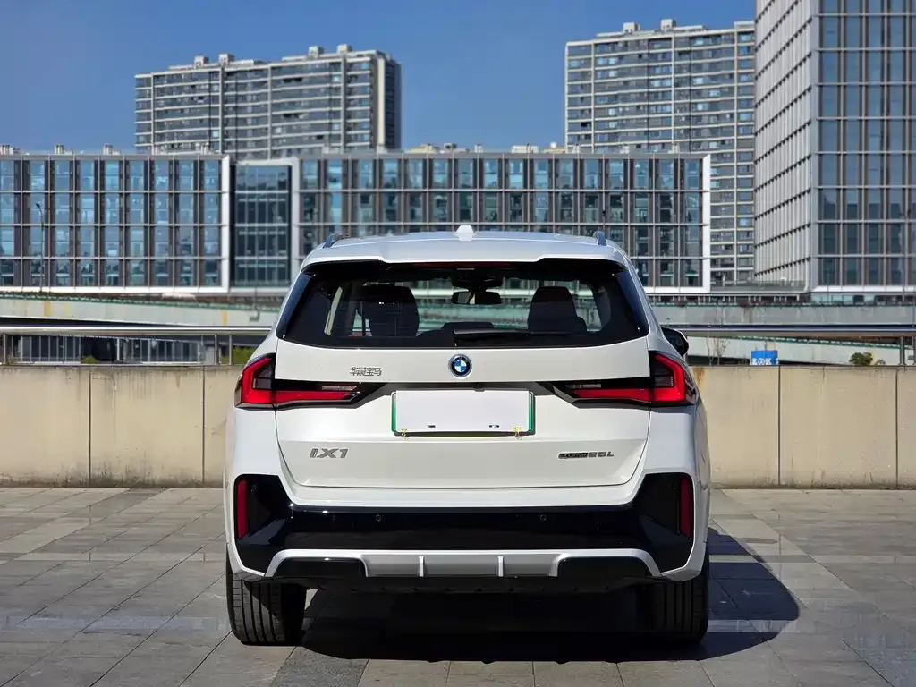 BMW iX1 2025 из CN, фото 2
