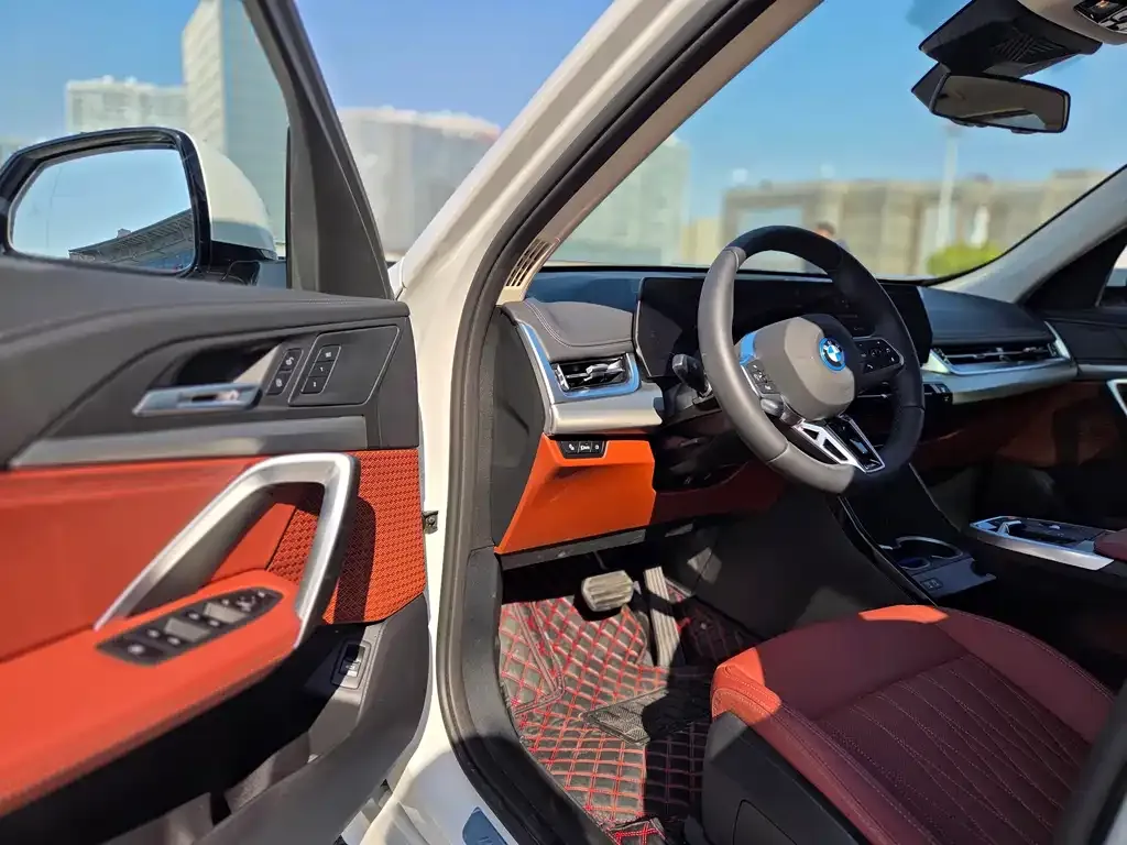 BMW iX1 2025 из CN, фото 4