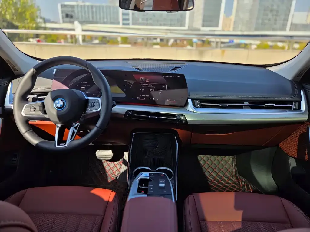 BMW iX1 2025 из CN, фото 6