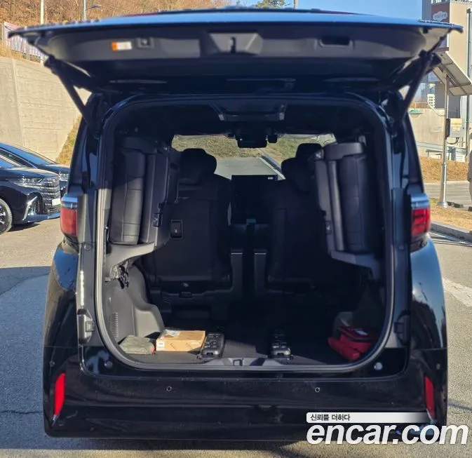 Toyota Alphard — фото 3