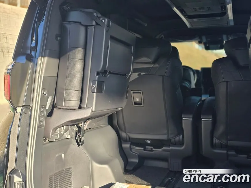 Toyota Alphard — фото 7