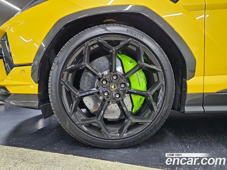 Lamborghini Urus — фото 10