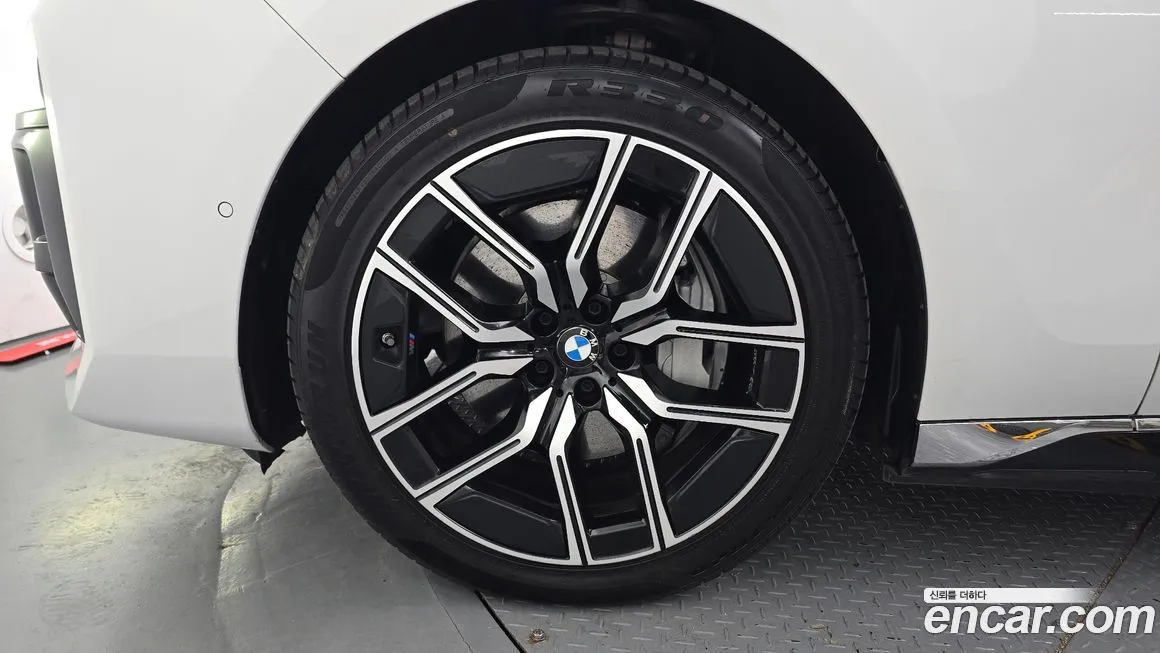 BMW i7 2023 из KR, фото 2