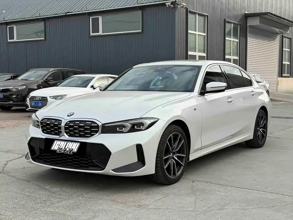 BMW 3 Series 2023 из CN, фото 1