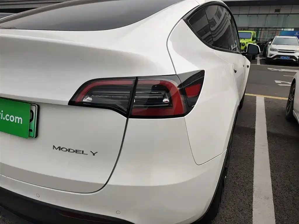 Tesla Model Y 2023 из CN, фото 4
