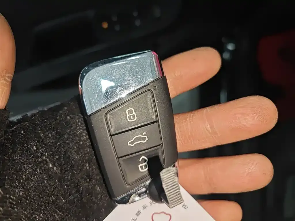 Volkswagen Passat 2023 из CN, фото 3