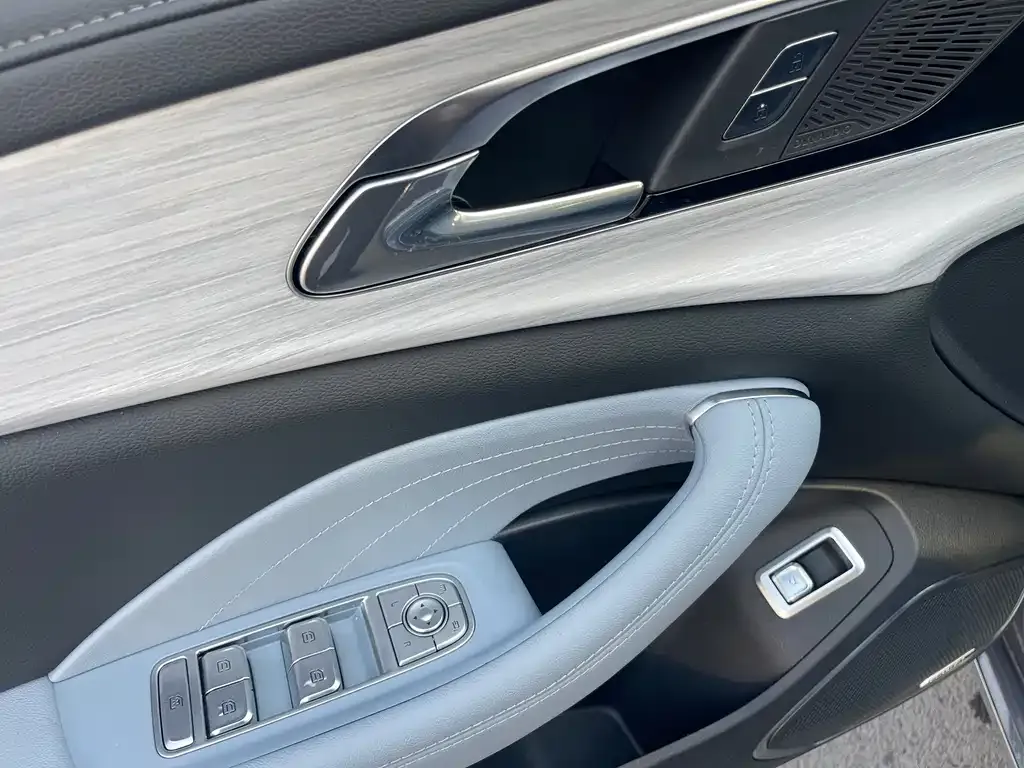 Hongqi H5 PHEV 2025 из CN, фото 8