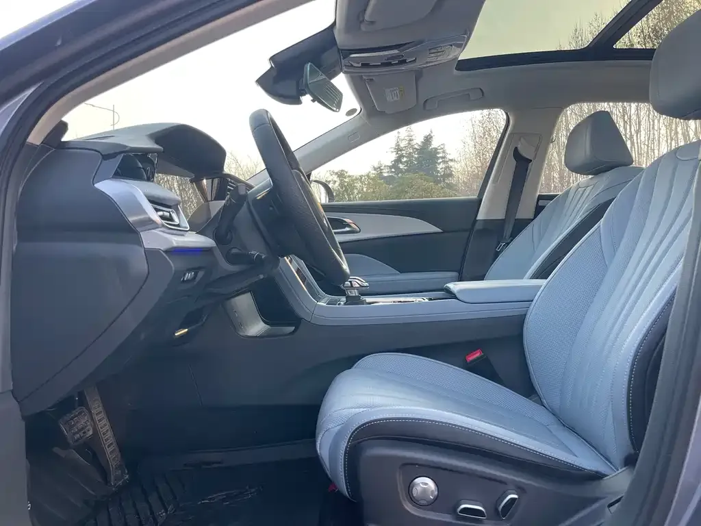 Hongqi H5 PHEV 2025 из CN, фото 6