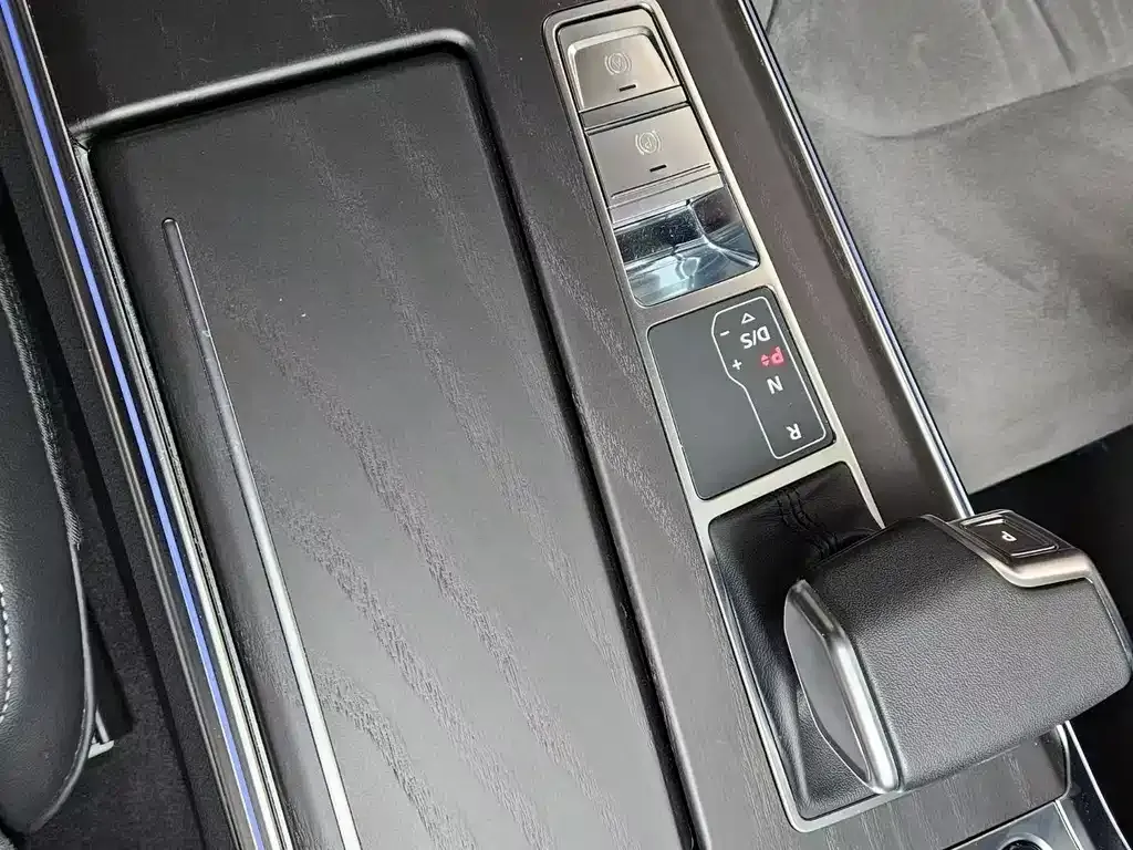 Audi A6L 2024 из CN, фото 6