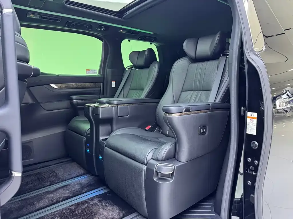 Toyota Alphard 2022 из CN, фото 10