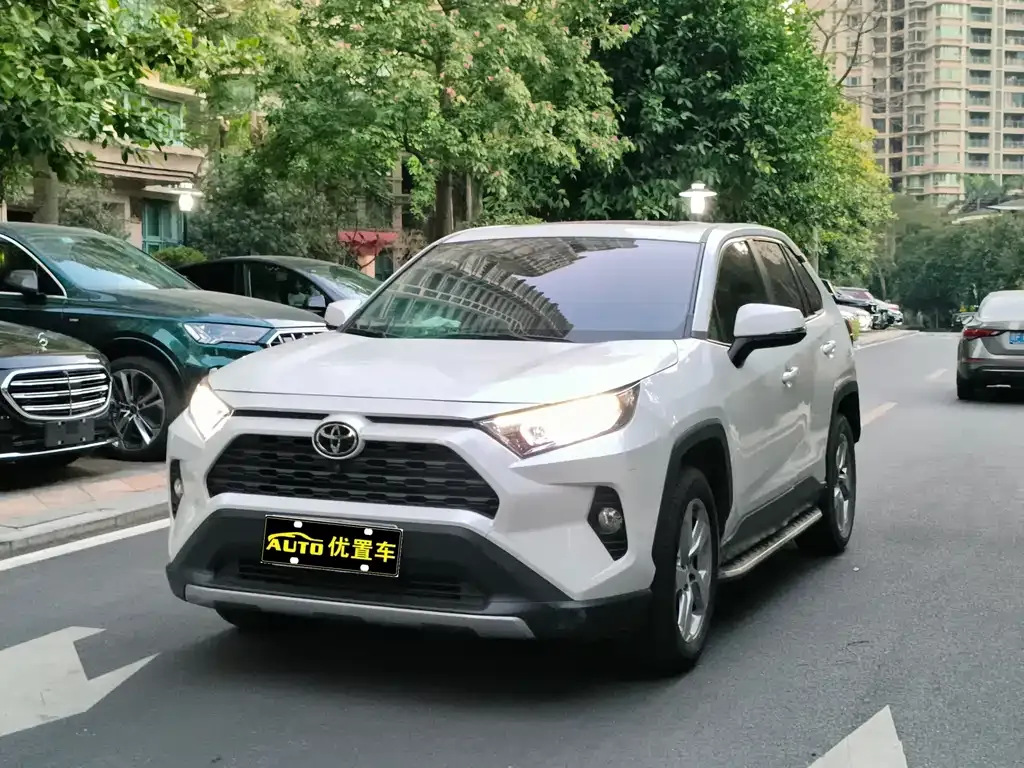 Toyota RAV4 2021 из CN, фото 1