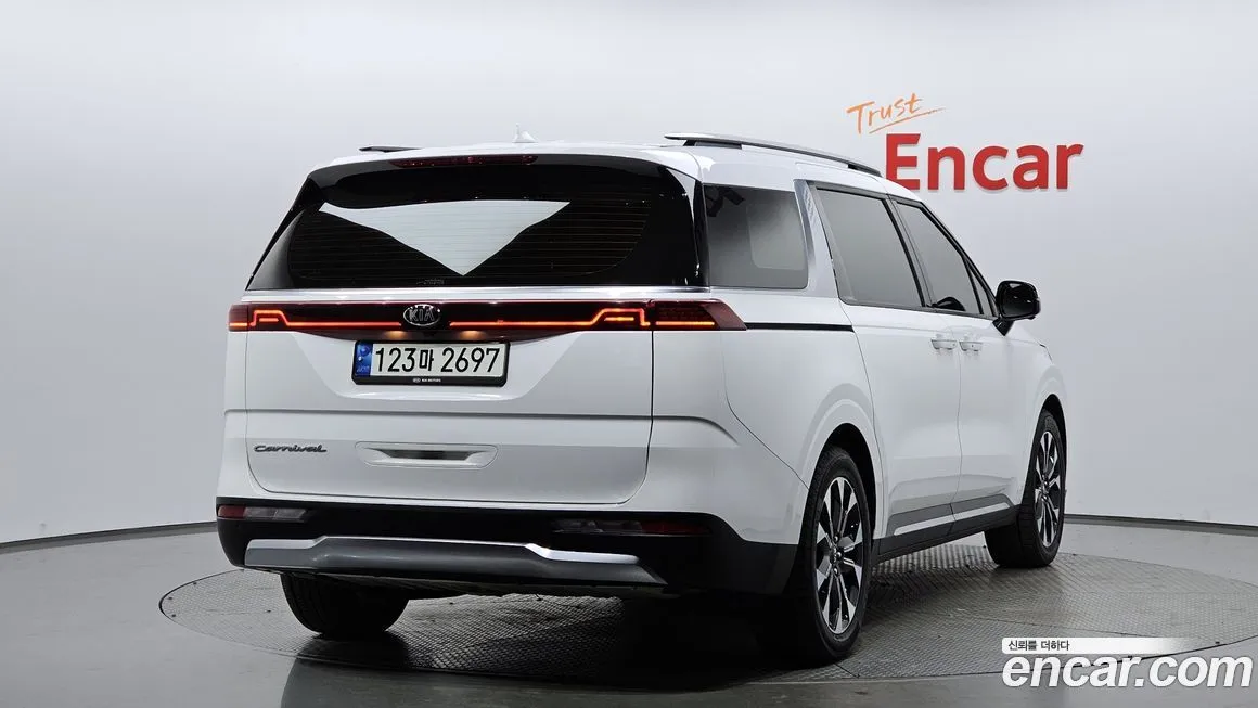 Kia Carnival — фото 2