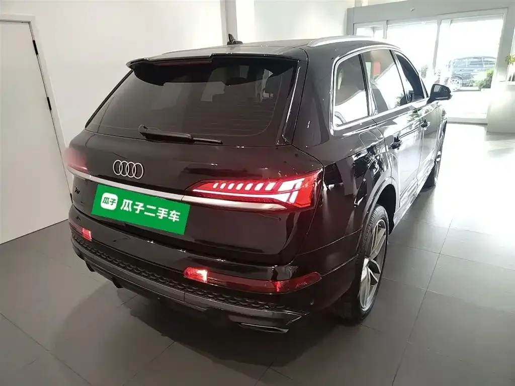 Audi Q7 2024 из CN, фото 5