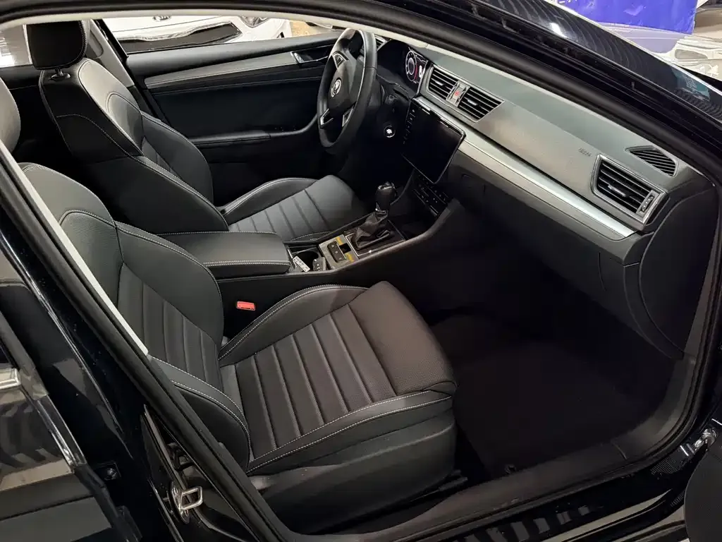 Skoda Superb 2024 из CN, фото 10