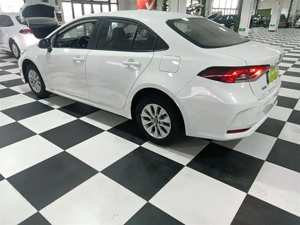 Toyota Corolla 2024 из CN, фото 2