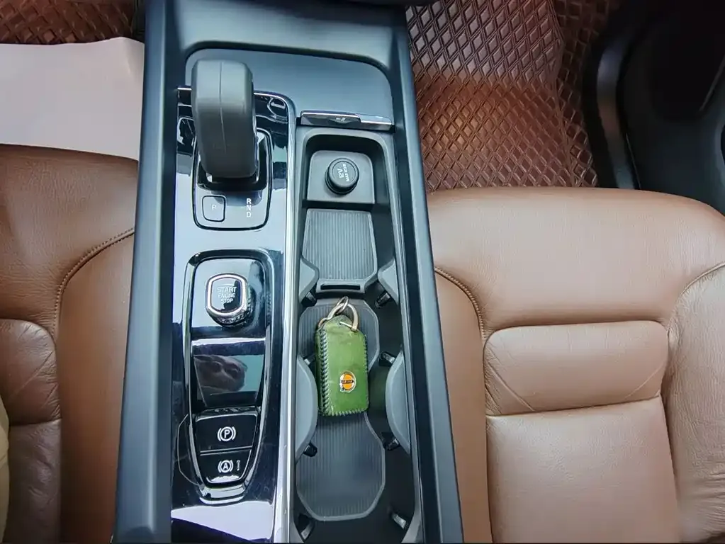 Volvo XC60 2021 из CN, фото 4