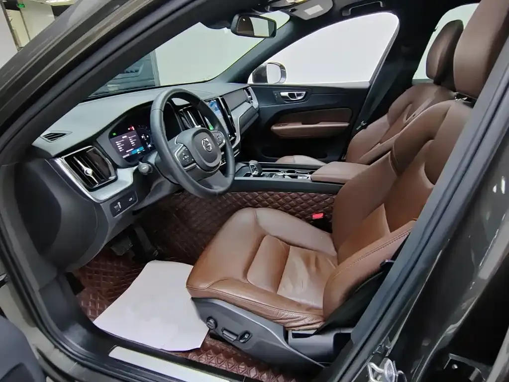 Volvo XC60 2021 из CN, фото 7