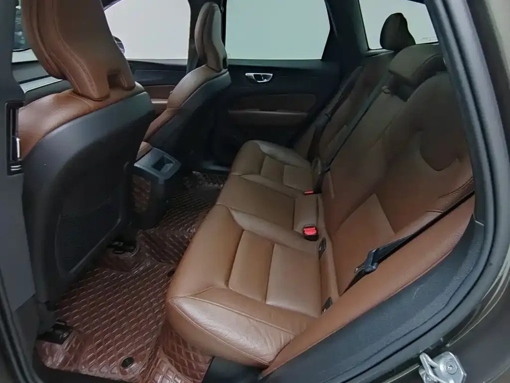 Volvo XC60 2021 из CN, фото 5