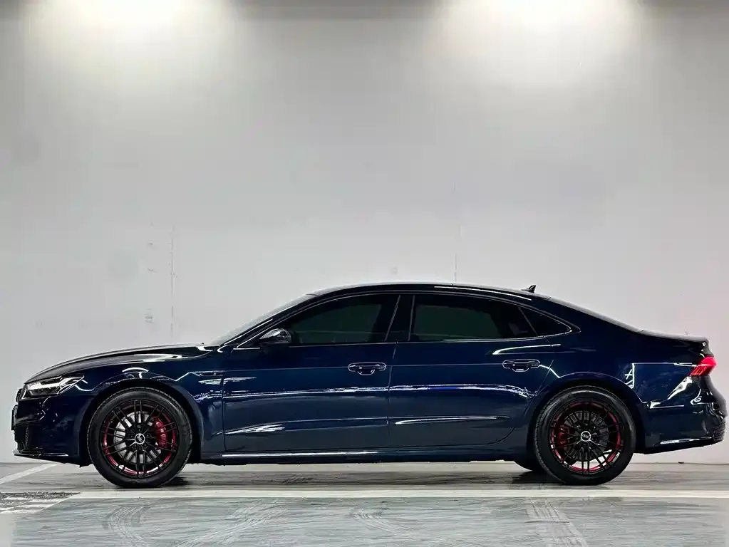 Audi A7L 2023 из CN, фото 7
