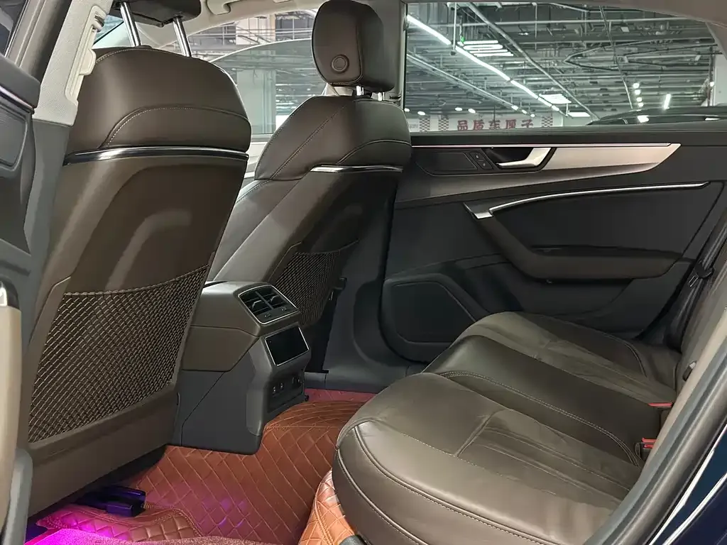Audi A7L 2023 из CN, фото 9