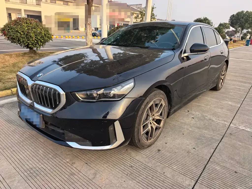 BMW 5 Series 2025 из CN, фото 1