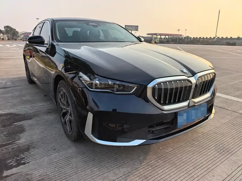 BMW 5 Series 2025 из CN, фото 7