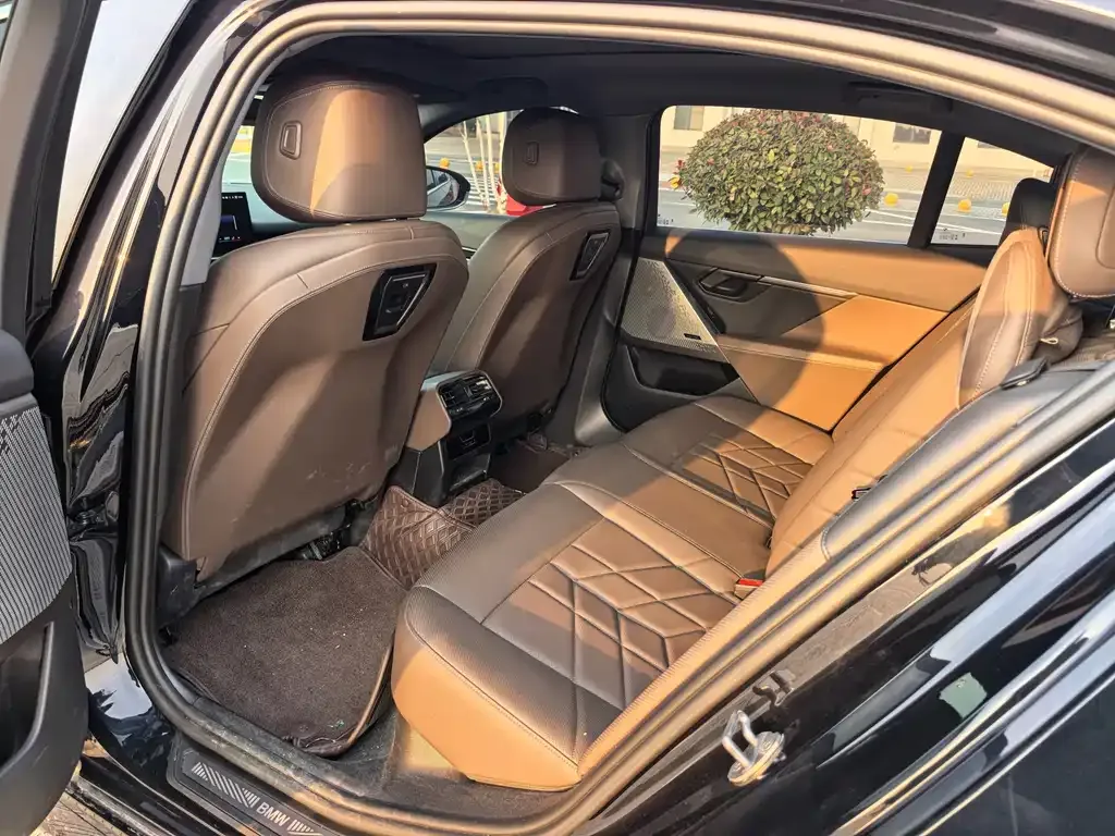 BMW 5 Series 2025 из CN, фото 5