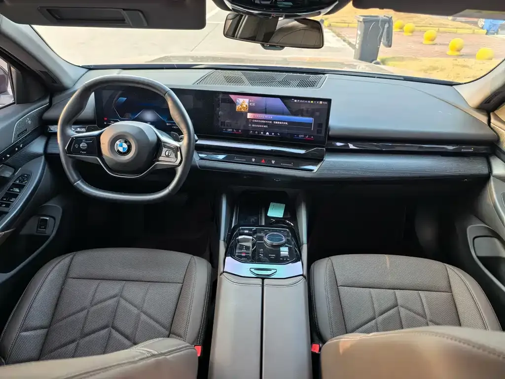 BMW 5 Series 2025 из CN, фото 8