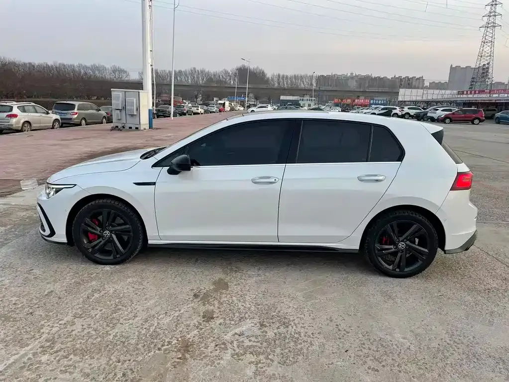 Volkswagen Golf 2023 из CN, фото 10
