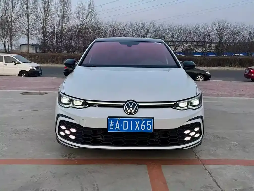 Volkswagen Golf 2023 из CN, фото 2