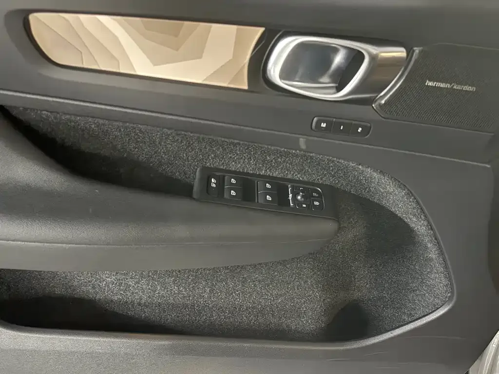 Volvo C40 2023 из CN, фото 3