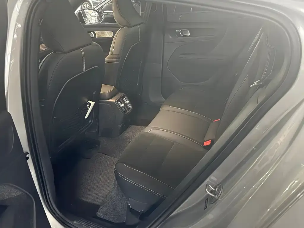 Volvo C40 2023 из CN, фото 6