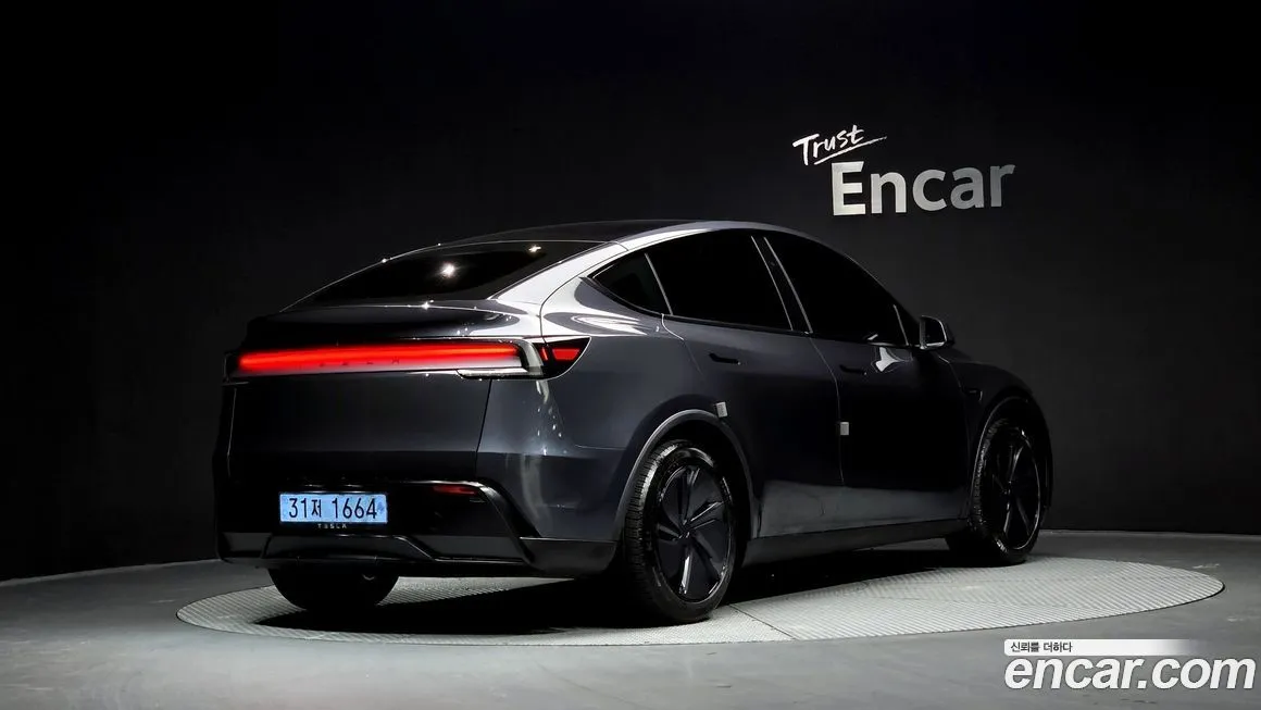 Tesla Model Y 2025 из KR, фото 2