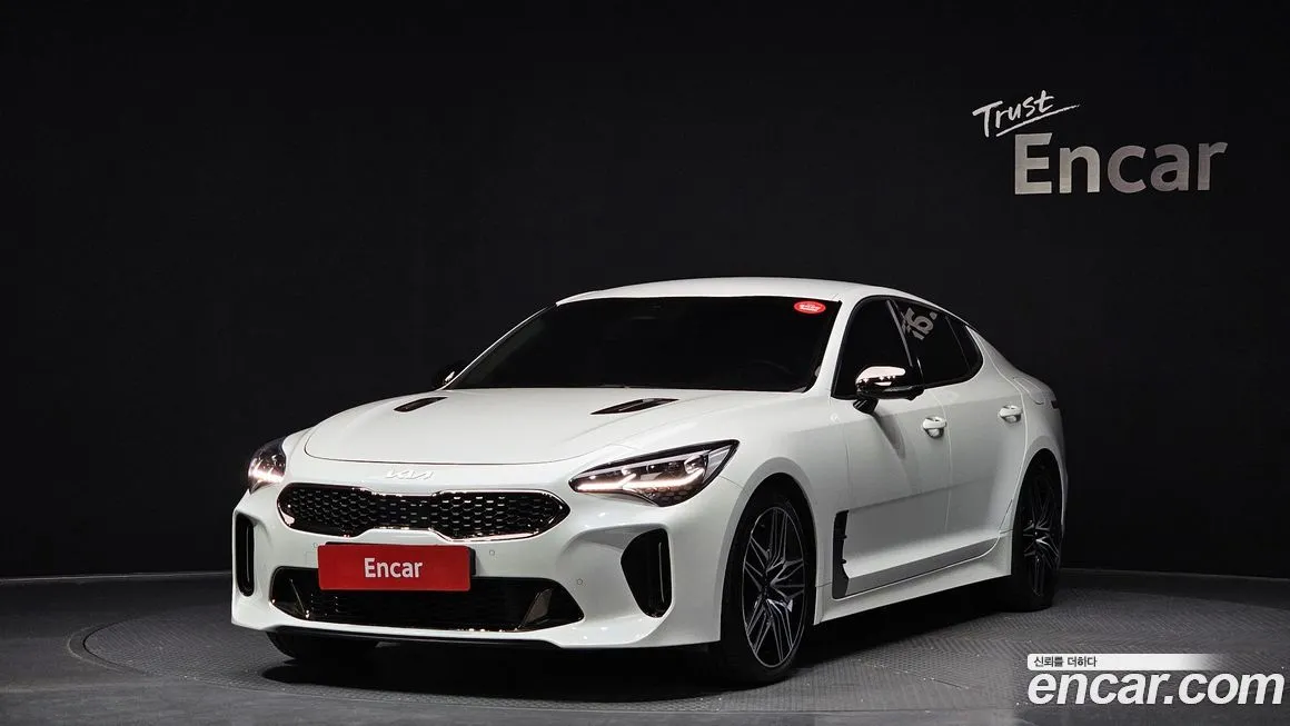 Kia Stinger — фото 1
