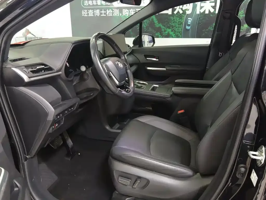 Toyota Sienna 2023 из CN, фото 3