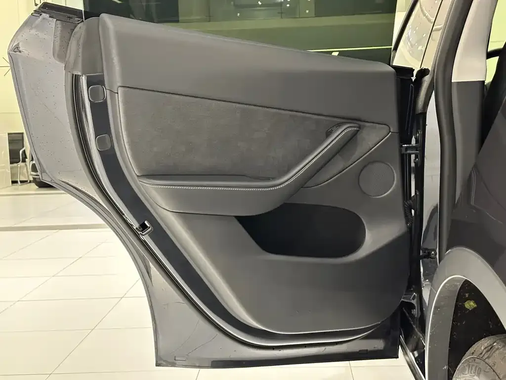 Tesla Model Y 2024 из CN, фото 5