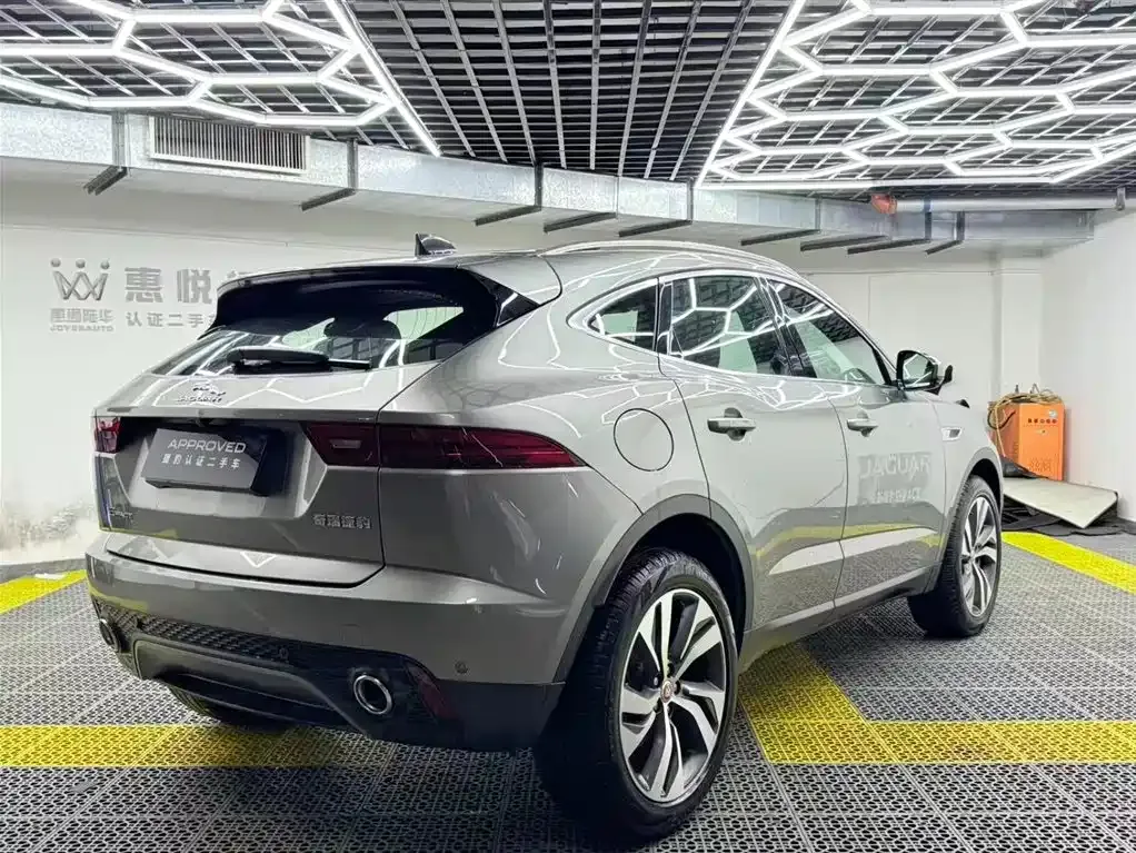 Jaguar E-PACE — фото 9