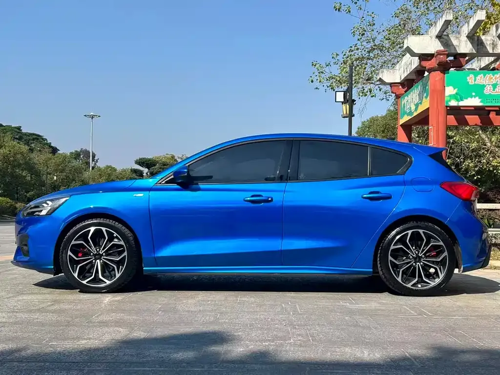 Ford Focus 2022 из CN, фото 7