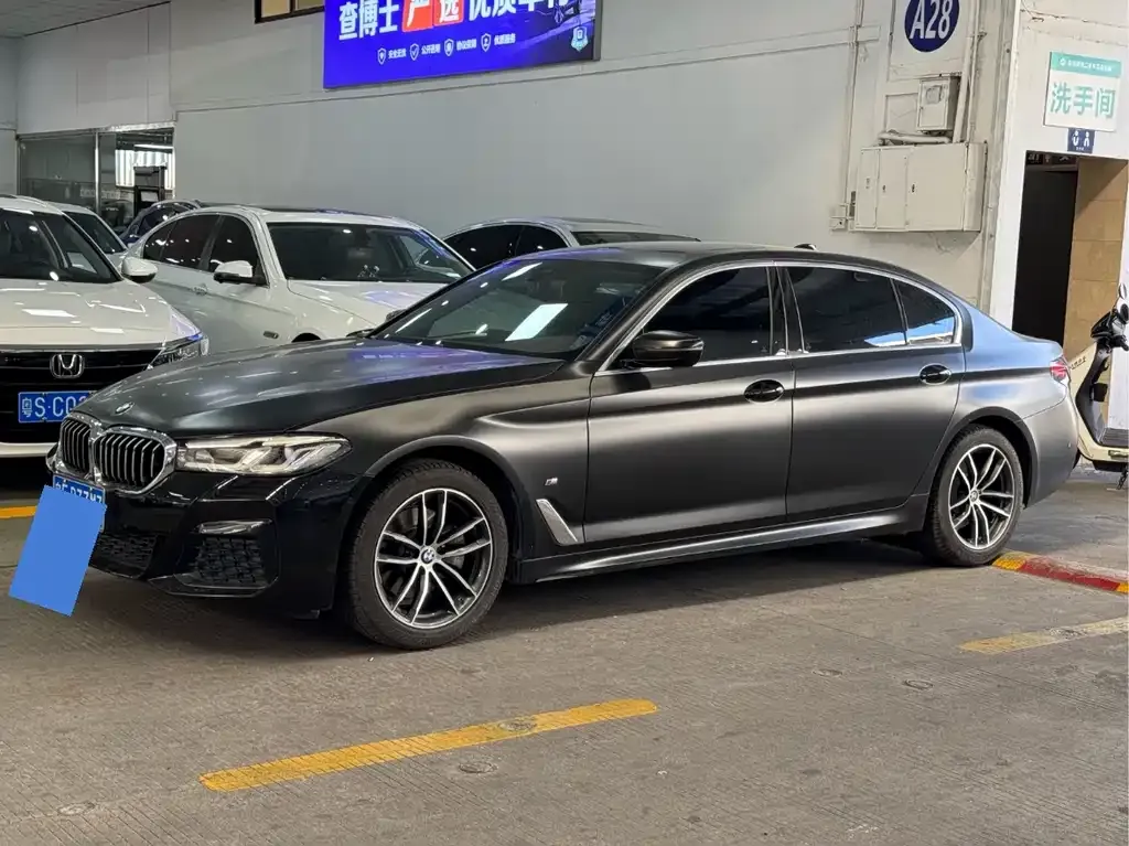 BMW 5 Series 2022 из CN, фото 1