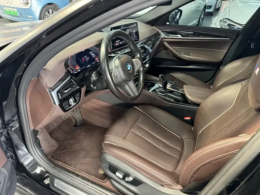 BMW 5 Series 2022 из CN, фото 3