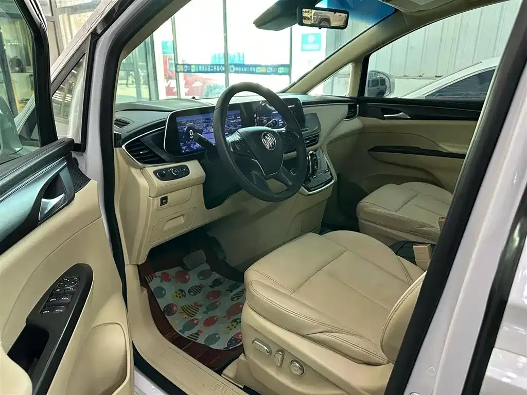 Buick GL8 2023 из CN, фото 2