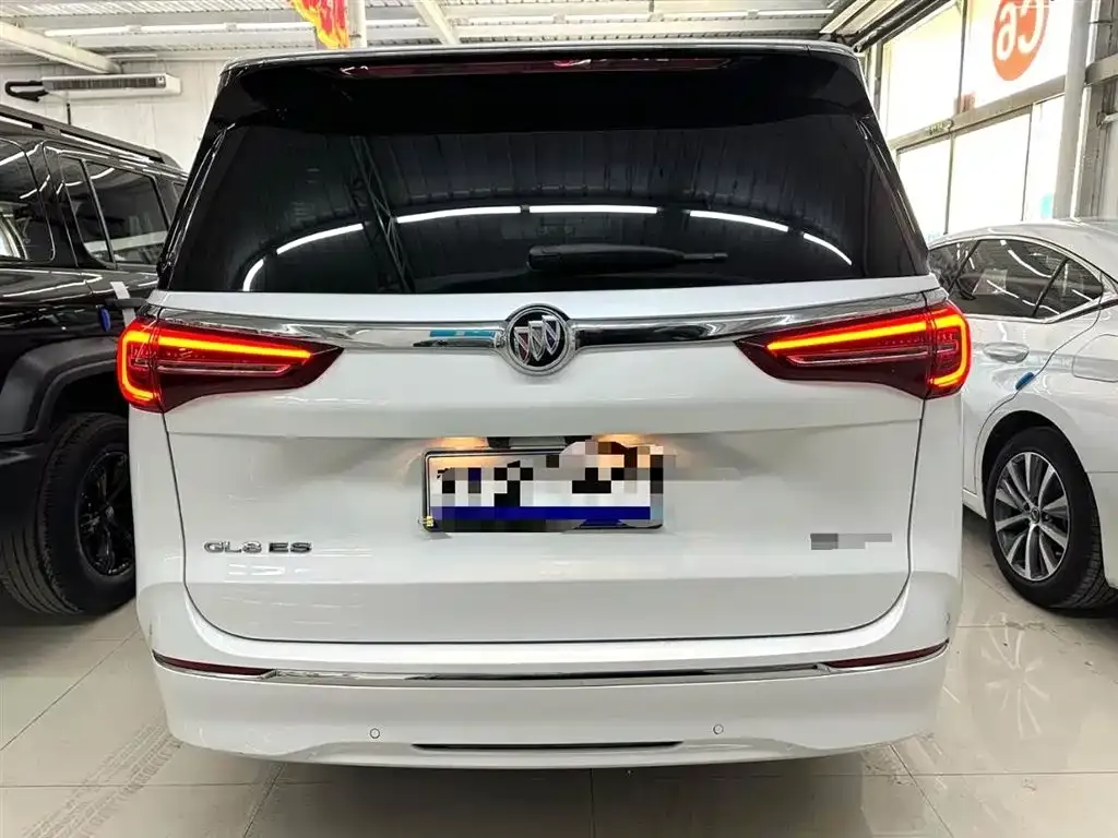 Buick GL8 2023 из CN, фото 3