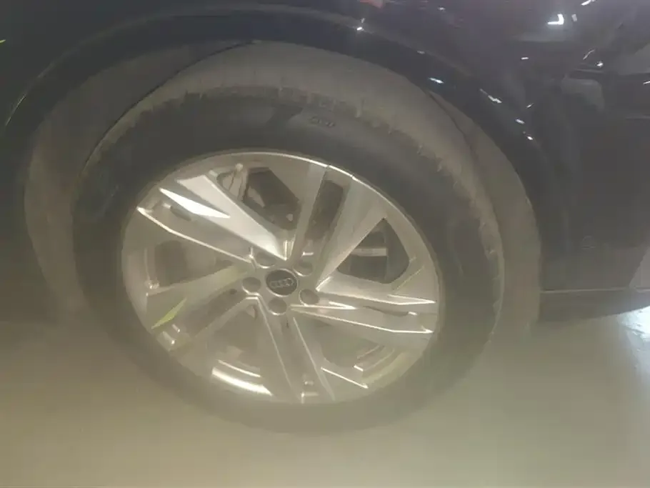 Audi Q7 2024 из CN, фото 5