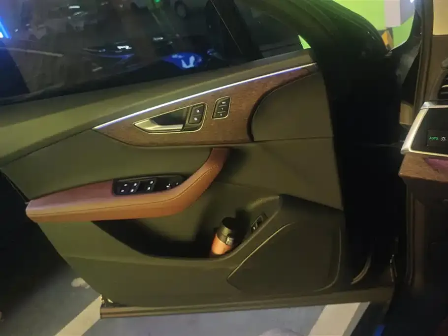 Audi Q7 2024 из CN, фото 2