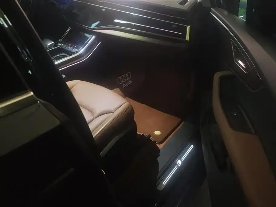 Audi Q7 2024 из CN, фото 8