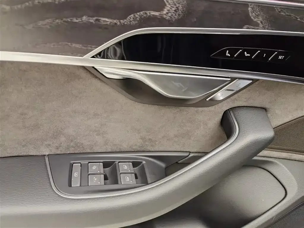 Audi A8 2021 из CN, фото 6