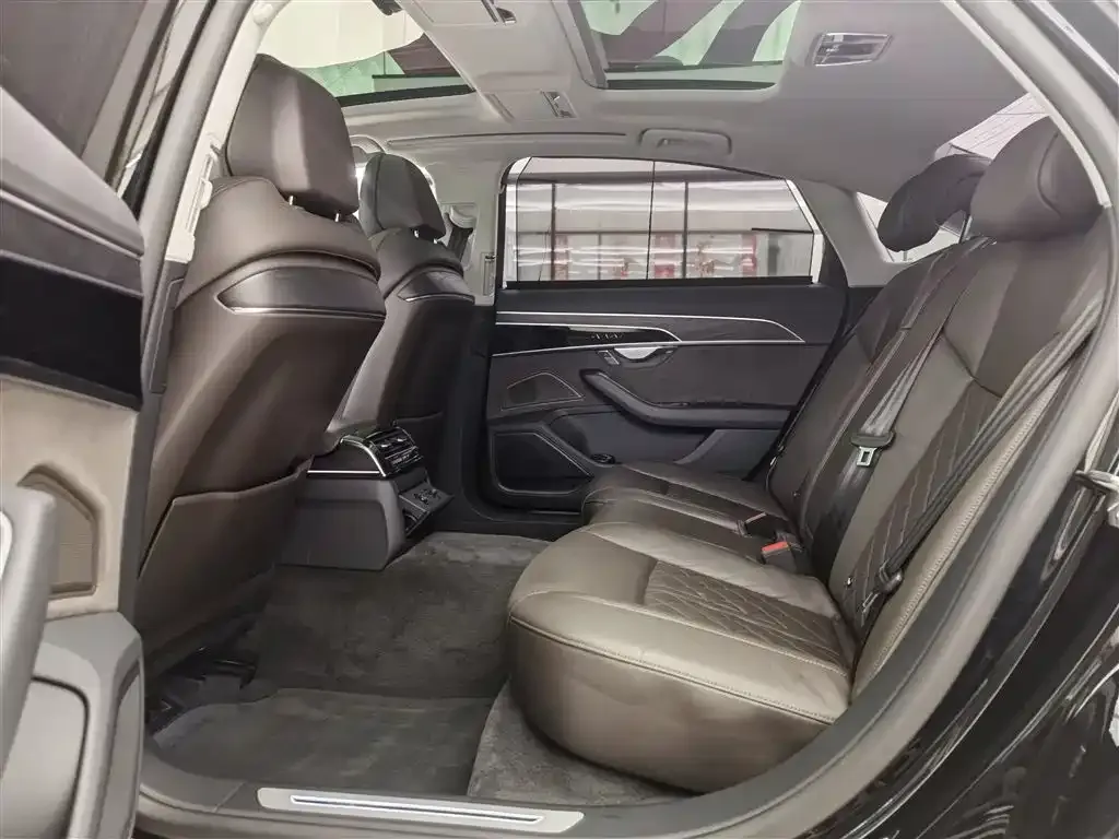 Audi A8 2021 из CN, фото 10